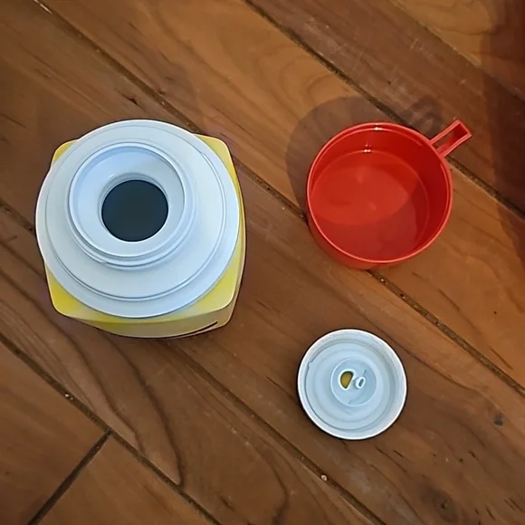 Vintage 1981 Thermos co Red Barn lunch box with cup - Picture 13 of 15